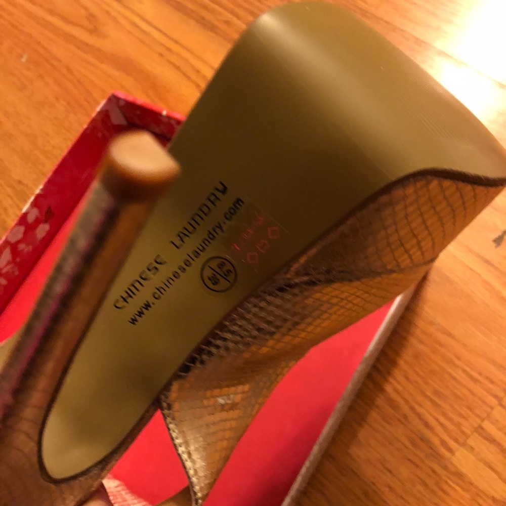 Shoes - Picture 7 of 8
